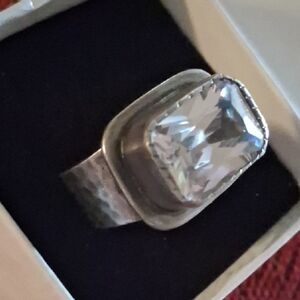 Silpada Retired Sz.5.5 Silver Hammered  Ring with Clear Gemstone.
